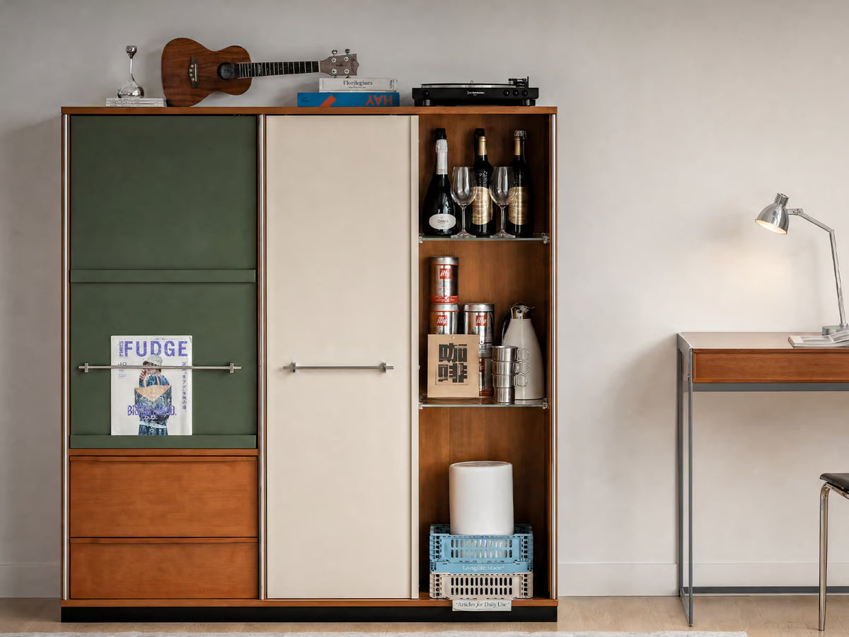 Five shelf positions, so height is not fixed